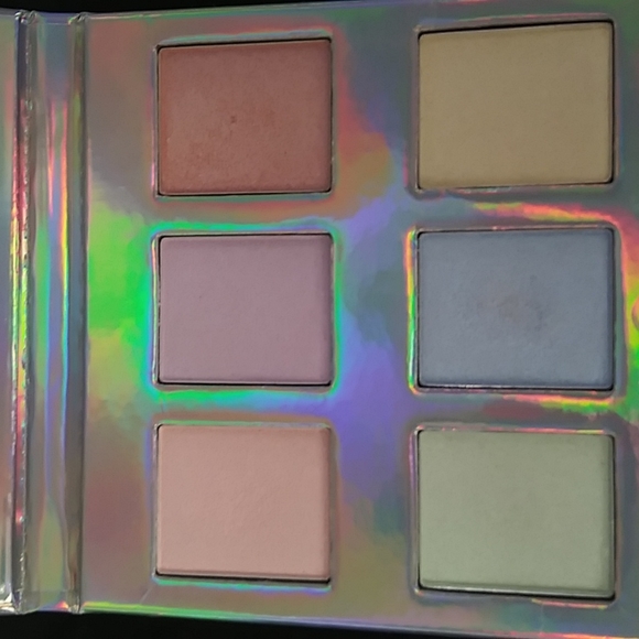 Naked Cosmetics holographic highlighter collection - Picture 3 of 6
